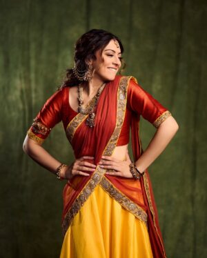 Hansika Motwani Instagram - 😍
•
•
•
Outfit Designed by - @monaji66
Styled by- @niru05_raghupathy
Jewellery- @ishhaara
@bcos_its&silver @tyohaarsilverjewellery @karnikajewelshyd 
Styling team- @stylebyeshh
@kavya__anand @mohammed.faizaa @kinjal4045__ @saigopalchikkala_cine_costumer
MUH- @rupeshryadav @ashwini_hairstylist
Photography- @shivakrishna_rsk