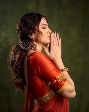 Hansika Motwani Instagram - 😍
•
•
•
Outfit Designed by - @monaji66
Styled by- @niru05_raghupathy
Jewellery- @ishhaara
@bcos_its&silver @tyohaarsilverjewellery @karnikajewelshyd 
Styling team- @stylebyeshh
@kavya__anand @mohammed.faizaa @kinjal4045__ @saigopalchikkala_cine_costumer
MUH- @rupeshryadav @ashwini_hairstylist
Photography- @shivakrishna_rsk