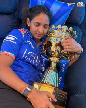 Harmanpreet Kaur Instagram - Woke up like this 💙

#AaliRe #MumbaiIndians #TATAWPL #DCvMI