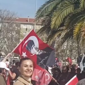 Hatice Aslan Instagram - ☀️Hiç kimse yasanın üstünde değildir .
🥹Yasa sopa gibi kullanılmaz.
⚖️Adalet yönetene de yönetilene de eşit şekilde uygulanır…
Yasa birilerine işleyip birilerine işlemezse o ülkede huzur kalmaz .Nasıl güvende olur halk böyle işlerse yasalar?……♥️ Lütfen doğruyu bu adalet ölçülerini hesaba katarak bulmaya çalışın 🙏🏼 
#tümvarlıklartokuyusun #cömertlik #anlayış

No one is above the law, and the law shouldn’t be used as a weapon. True justice treats everyone equally—those in power and the people they serve.

If the law applies to some but not others, how can there ever be real peace? How can people feel safe if fairness isn’t guaranteed?

Let’s always seek the truth with justice in our hearts.

#tümvarlıklartokuyusun #cömertlik #anlayış