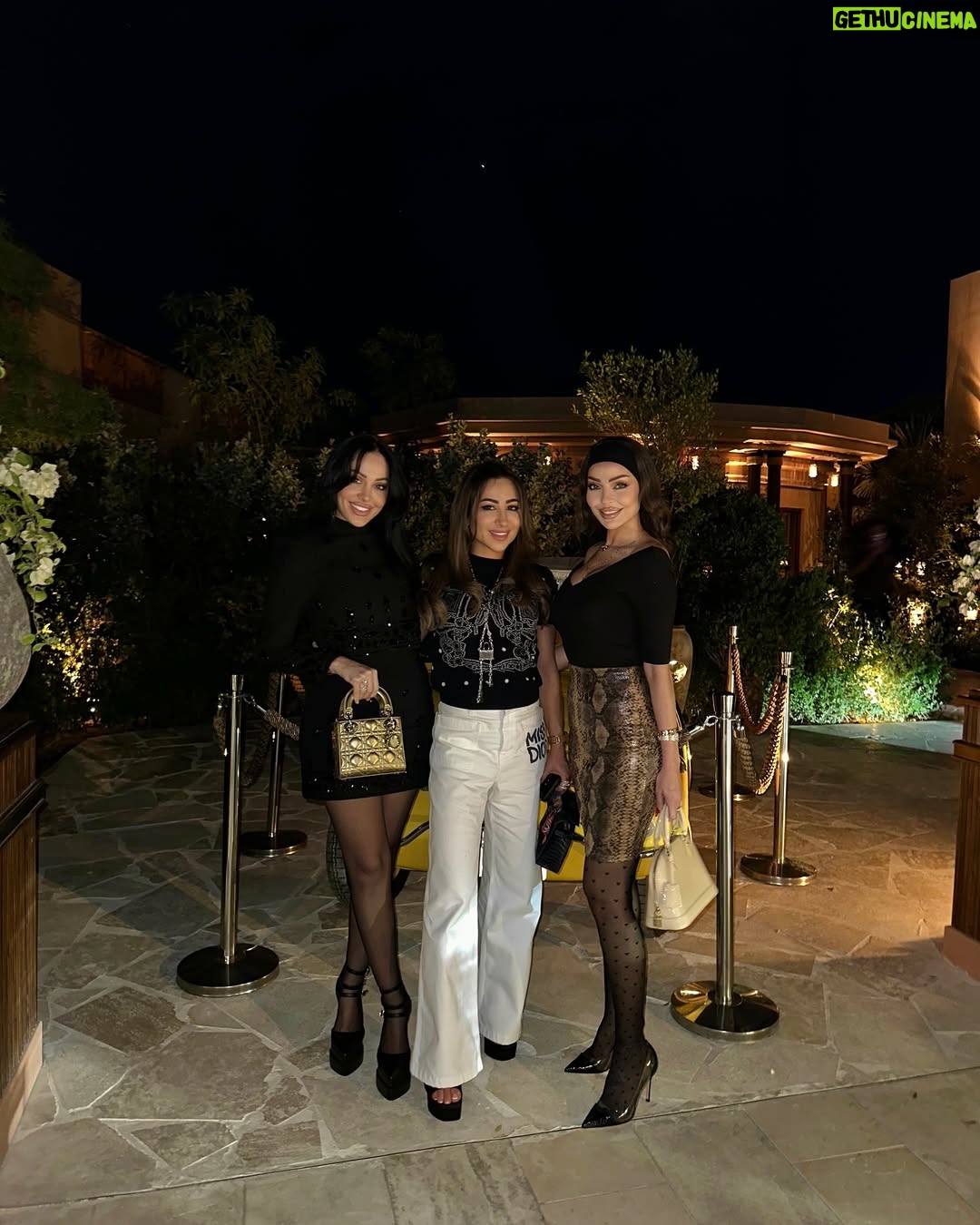 Haya Karazon - 5.8K Likes - “Spending time with people who make you feel comfortable is priceless—you never notice the time passing, “Make the most of every moment.🤍🕊️
#virel #loveislove #love #explore #fypシ #أكسبلور #هيا_كرزون #dener