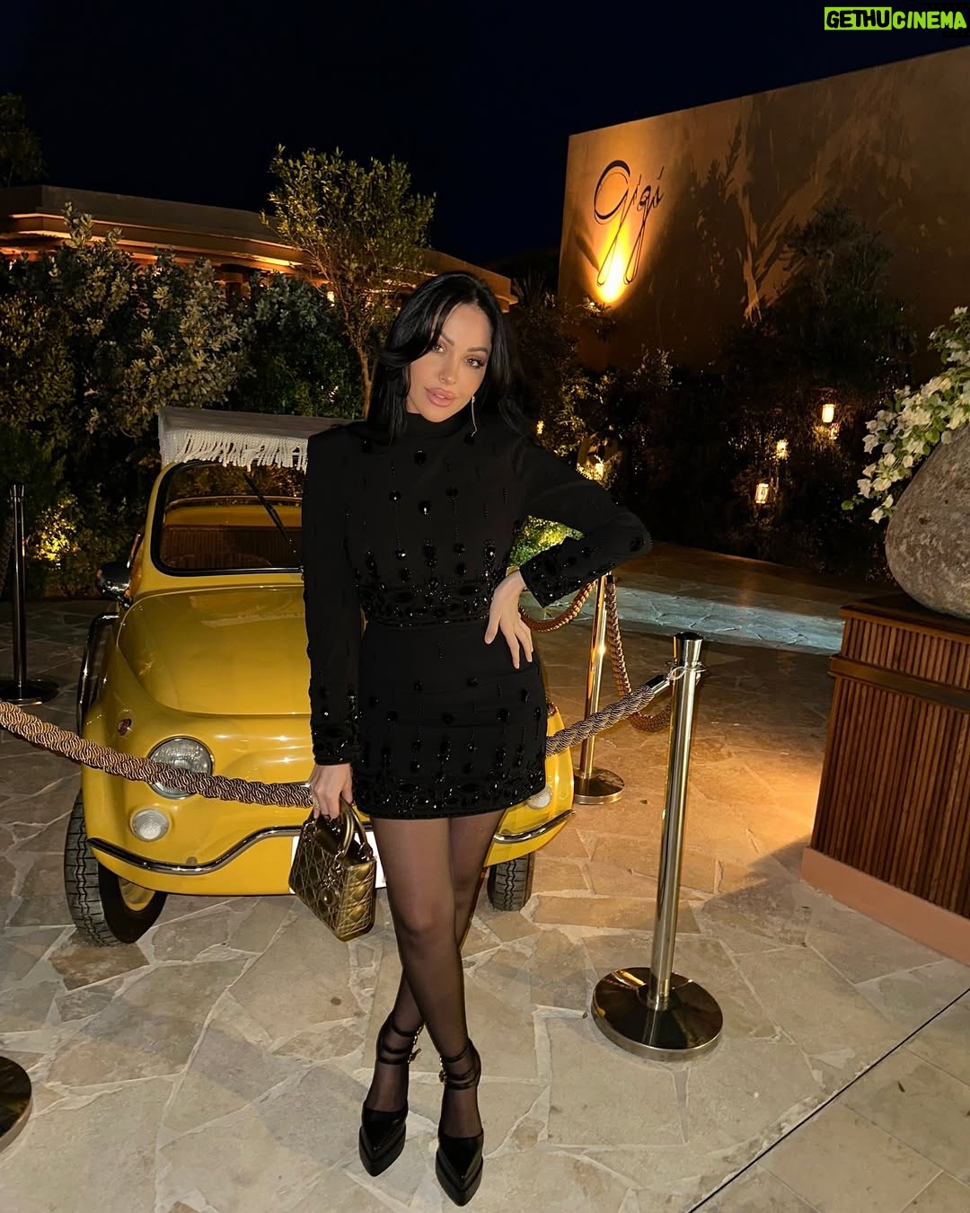 Haya Karazon - 5.8K Likes - “Spending time with people who make you feel comfortable is priceless—you never notice the time passing, “Make the most of every moment.🤍🕊️
#virel #loveislove #love #explore #fypシ #أكسبلور #هيا_كرزون #dener