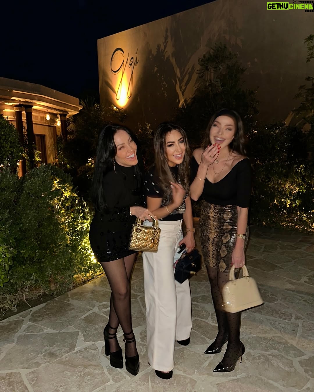 Haya Karazon - 5.8K Likes - “Spending time with people who make you feel comfortable is priceless—you never notice the time passing, “Make the most of every moment.🤍🕊️
#virel #loveislove #love #explore #fypシ #أكسبلور #هيا_كرزون #dener