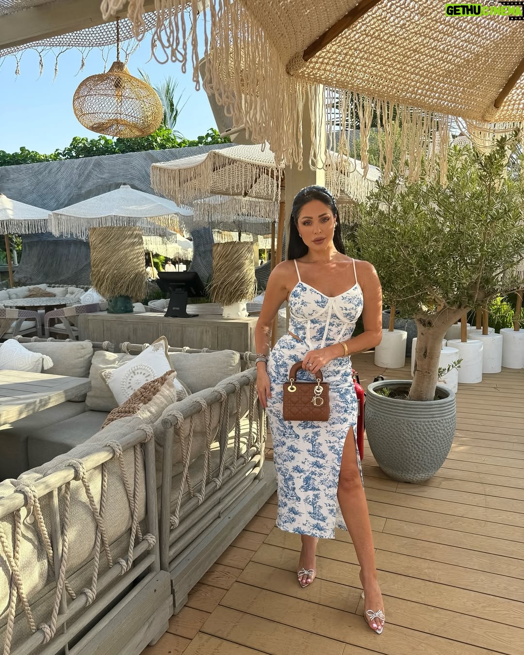 Haya Karazon - 8.3K Likes - أعيش بثلاثة قواعد بسيطة :
الحب يحتاج إلى أفعال ،الثقة تحتاج إلى إثبات ،الاعتذار يحتاج إلى التغير ..🕊️🤍
#fashion #bloggerstyle #amman #palstine
#love #eyemakeup #beauty #makeuplooks #explore #dubai #kuwait #glow #مكياج#photoshoot #palestine🇵🇸#اكسبلور_explore #الاردن #ماكياج #lifestyle #الامارات🇦🇪 #السعودية #قطر #مصر #explorepage #hairstyles #model#bloggerstyleاكسبو