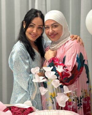 Haya Karazon Instagram - “أمي، كل الحب في قلبي أنتِ أصله ومصدره. الله لا يحرمني منكِ.” ❤

#lover#hayakarazon#virel#إكسبلور#exsplore#happymothersday❤️#هيا_كرزون#ديانا_كرزون#وحدك انتي يا ماما