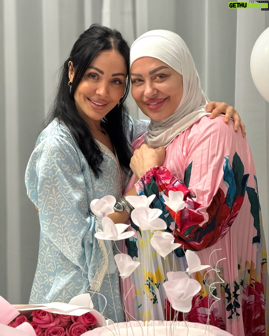Haya Karazon - 8.8K Likes - “أمي، كل الحب في قلبي أنتِ أصله ومصدره. الله لا يحرمني منكِ.” ❤
#lover#hayakarazon#virel#إكسبلور#exsplore#happymothersday❤️#هيا_كرزون#ديانا_كرزون#وحدك انتي يا ماما