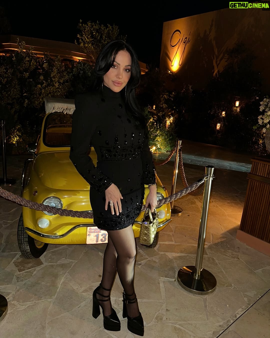 Haya Karazon - 5.8K Likes - “Spending time with people who make you feel comfortable is priceless—you never notice the time passing, “Make the most of every moment.🤍🕊️
#virel #loveislove #love #explore #fypシ #أكسبلور #هيا_كرزون #dener