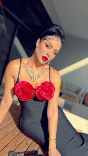 Haya Karazon Instagram - Love u all ❤️ 
#اكسبلور_explore #love #vairal #هيا_كرزون #viralvideos #valentine #dubailife #loveislove #family #friendship