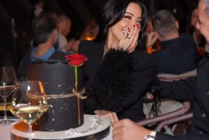 Haya Karazon Instagram - ثُم يأتي من يحمل لكِ الحب في قلبه وقوله وفعله 🕊️🤍
عيد ميلادك هو مناسبة للاحتفال بك، بضحكتك التي تضيء أيامي، وبحبك الذي يملأ حياتي دفئًا وسعادة.
كل عام وأنت أجمل ما حصل لي في هذه الدنيا. أحبك من كل قلبي ❤️
o❤️🕊️H 
#fashion #bloggerstyle #amman #palstine 
‎‏#love #eyemakeup #beauty #makeuplooks #explore #dubai #kuwait #glow #مكياج#photoshoot #palestine🇵🇸#اكسبلور_explore #الاردن #ماكياج #lifestyle #الامارات🇦🇪 #السعودية #قطر #مصر #explorepage #hairstyles #model#bloggerstyleاكسبو