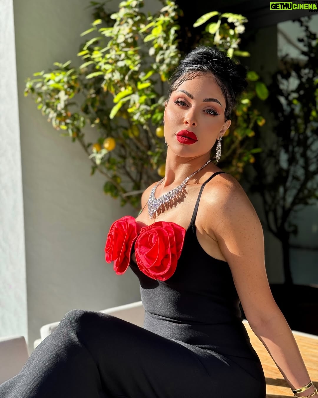 Haya Karazon - 5.9K Likes - Happy valentine all ❤️🕊️
#happyvalentinesday #vairal #loveislove #هيا_كرزون #dubailife #explore #fyp #اكسبلور_explore #viralvideos