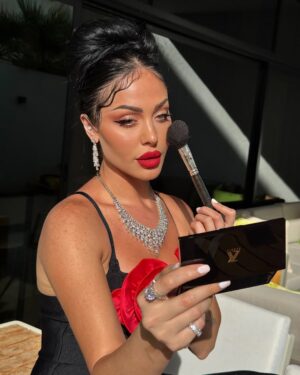 Haya Karazon Instagram - Happy valentine all ❤️🕊️

#happyvalentinesday #vairal #loveislove #هيا_كرزون #dubailife #explore #fyp #اكسبلور_explore #viralvideos
