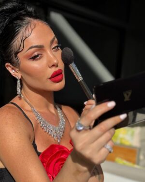 Haya Karazon Instagram - Happy valentine all ❤️🕊️

#happyvalentinesday #vairal #loveislove #هيا_كرزون #dubailife #explore #fyp #اكسبلور_explore #viralvideos