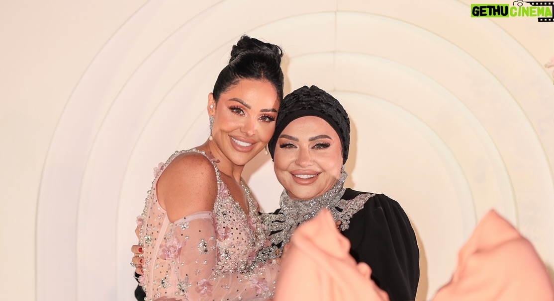 Haya Karazon - 6.6K Likes - أمي العظيمة، يا أول الأوطان وآخر الملجأ. في يومكِ، أبعث لكِ بكل الحب الذي زرعتيه في قلبي،، وبكل الامتنان لكل لحظة كنتِ فيها درعًا يحمي، ويدًا تساند، وقلبًا يغمرني دفئًا.
أنتِ المحاربة التي لم تستسلم يومًا، التي واجهت الحياة بصلابة وقلب ممتلئ بالإيمان. أنتِ العطاء الذي لا ينضب، والحب الذي لا يشترط، والحنان الذي لا يعوَّض.أنت من علمتني أن الحب لا يُقاس، وأن التضحية لا تُوزن، وأن الأم هي معجزة لا تتكرر
كل عام وأنتِ النور الذي يضيء حياتي، والقوة التي تدفعني للأمام، وكل عام وأنتِ أجمل ما في عمري، هاي الست أمي
#عيدالأم #امي #lovely#vairl#هيا_كرزون#إكسبلور#explorer#fypシ❤️💞❤️