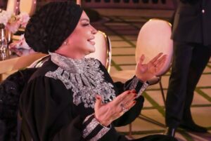 Haya Karazon Instagram - أمي العظيمة، يا أول الأوطان وآخر الملجأ. في يومكِ، أبعث لكِ بكل الحب الذي زرعتيه في قلبي،، وبكل الامتنان لكل لحظة كنتِ فيها درعًا يحمي، ويدًا تساند، وقلبًا يغمرني دفئًا.

أنتِ المحاربة التي لم تستسلم يومًا، التي واجهت الحياة بصلابة وقلب ممتلئ بالإيمان. أنتِ العطاء الذي لا ينضب، والحب الذي لا يشترط، والحنان الذي لا يعوَّض.أنت  من علمتني أن الحب لا يُقاس، وأن التضحية لا تُوزن، وأن الأم هي معجزة لا تتكرر 

كل عام وأنتِ النور الذي يضيء حياتي، والقوة التي تدفعني للأمام، وكل عام وأنتِ أجمل ما في عمري، هاي الست أمي 

#عيدالأم #امي #lovely#vairl#هيا_كرزون#إكسبلور#explorer#fypシ❤️💞❤️