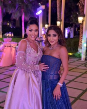 Haya Karazon Instagram - حبيبتي وأختي وصاحبتي هيونا القمر الله يسعدك يا رب ويبعتلك أيام حلوة 
متل قلبك يا رب @hayakarazoun 💖💖🧿🧿
.
.
.
#hayakarazon #engagment #happy #love #friends #dubai #jumana_abubaker