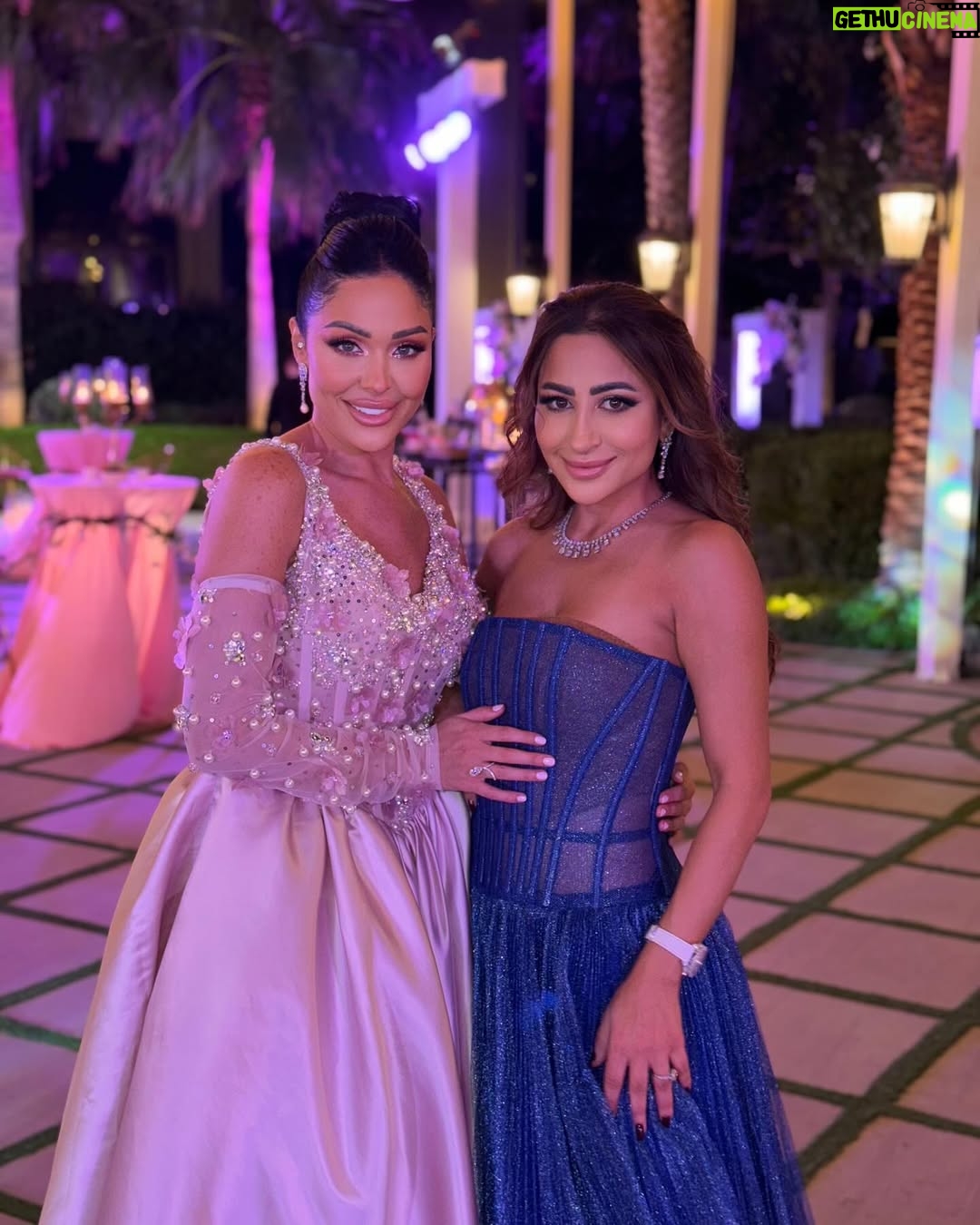 Haya Karazon - 15.2K Likes - حبيبتي وأختي وصاحبتي هيونا القمر الله يسعدك يا رب ويبعتلك أيام حلوة
متل قلبك يا رب @hayakarazoun 💖💖🧿🧿
.
.
.
#hayakarazon #engagment #happy #love #friends #dubai #jumana_abubaker