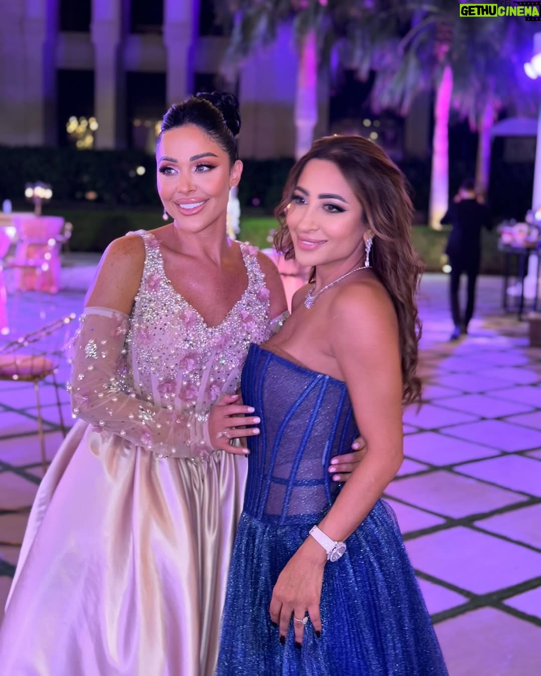 Haya Karazon - 15.2K Likes - حبيبتي وأختي وصاحبتي هيونا القمر الله يسعدك يا رب ويبعتلك أيام حلوة
متل قلبك يا رب @hayakarazoun 💖💖🧿🧿
.
.
.
#hayakarazon #engagment #happy #love #friends #dubai #jumana_abubaker