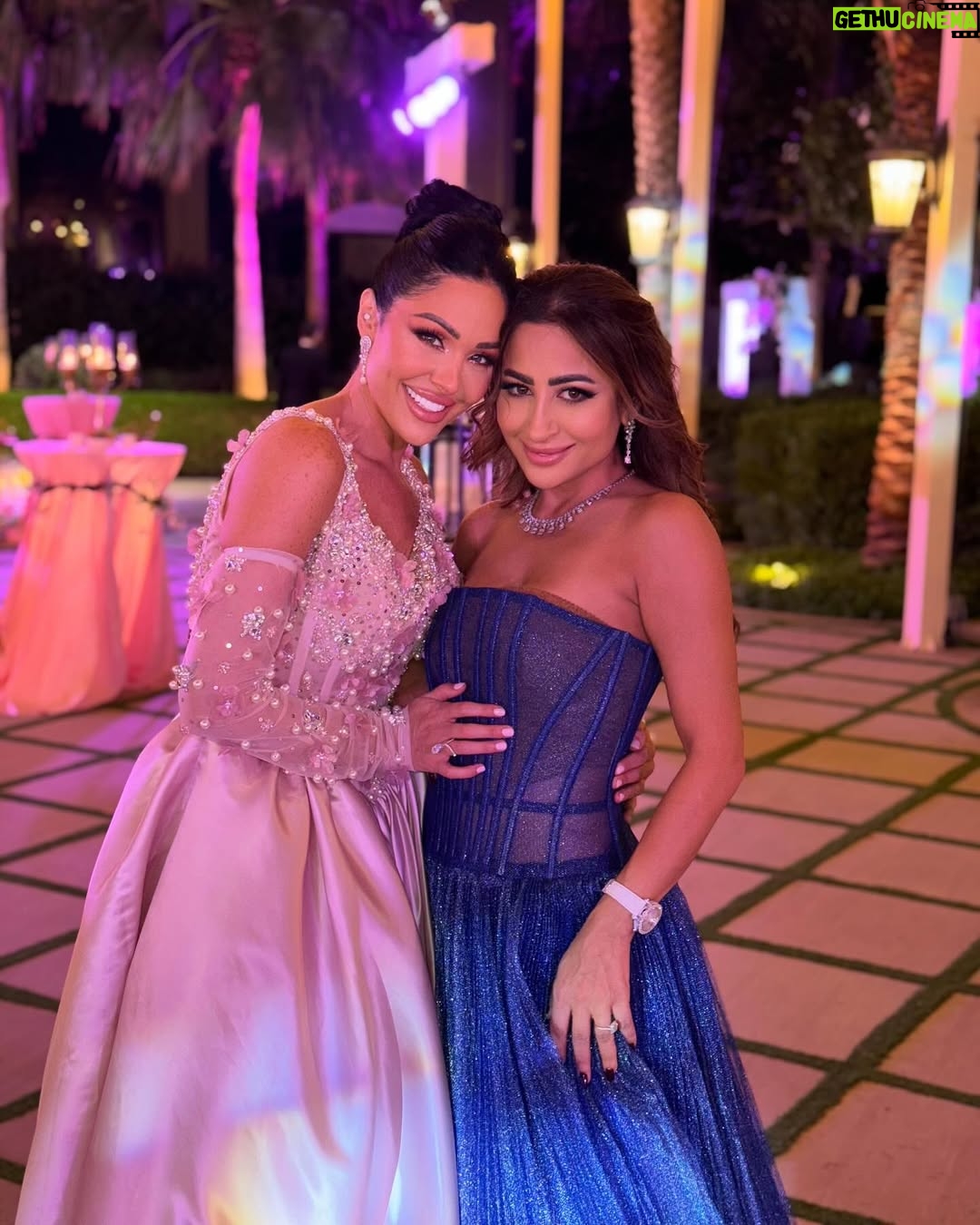 Haya Karazon - 15.2K Likes - حبيبتي وأختي وصاحبتي هيونا القمر الله يسعدك يا رب ويبعتلك أيام حلوة
متل قلبك يا رب @hayakarazoun 💖💖🧿🧿
.
.
.
#hayakarazon #engagment #happy #love #friends #dubai #jumana_abubaker