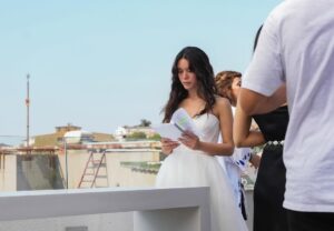Hazal Subaşı Instagram - Dünyanın en yumuşuk kazağı🫠 #İlkveSon 3💜