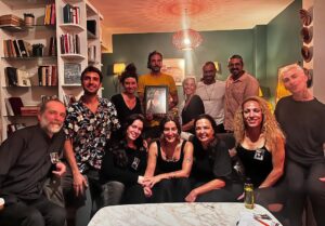 Hazal Subaşı Instagram - Dünyanın en yumuşuk kazağı🫠 #İlkveSon 3💜