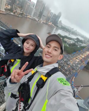 He Ying Ying Instagram - Our first ever bridge climb… in the rain! 
And not just any bridge — we conquered the iconic Story Bridge with rainy skies above and sparkling city lights below. 🌟

It was such an unforgettable experience and truly one of the most unique ways to see Brisbane. Shoutout to Ayden, who’s not the biggest fan of heights, but still made it all the way up 😆💯

Rain, wind, nerves and all… we did it!

@storybridgeadventureclimb 
@visitbrisbane @queensland 
#visitbrisbane #queensland