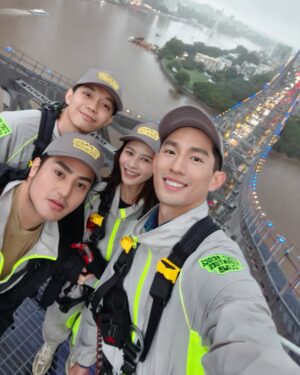 He Ying Ying Instagram - Our first ever bridge climb… in the rain! 
And not just any bridge — we conquered the iconic Story Bridge with rainy skies above and sparkling city lights below. 🌟

It was such an unforgettable experience and truly one of the most unique ways to see Brisbane. Shoutout to Ayden, who’s not the biggest fan of heights, but still made it all the way up 😆💯

Rain, wind, nerves and all… we did it!

@storybridgeadventureclimb 
@visitbrisbane @queensland 
#visitbrisbane #queensland