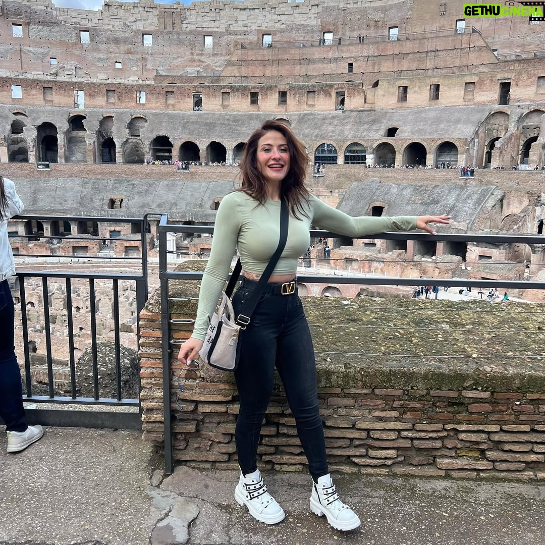 Heidy Karam - 43.9K Likes - الحياه مش دايماً اجازه سعيده . الحياه فيها كتير مطبات تجارب و اختبارات . الحياه رحله مش سهله لكن تستاهل تتعاش . في الاجازه دي بالذات كنا بنمر كعيله بأزمه صحيه مش سهله في يوم هاحكيلكم عليها لسبب وحيد لان ربنا تجلى في حياتنا بمنتهى الروعه بفضل الازمه دي . لكن برغم الازمه الصحيه حاولنا بكل قوتنا اننا نتمسك بالامل و الايمان. مش كل اللي بتشوفوه على السوشيال ميديا بيكون هو الحقيقه . ساعات الابتسامه العريضه و النضاره الحلوه بنخبي و راهم وجع و حزن و دموع . بس برده الحياه جميله بكل ما فيها 😁😁😁 و مغامره رائعه بكل معانيها 😊😊😊💪💪💪