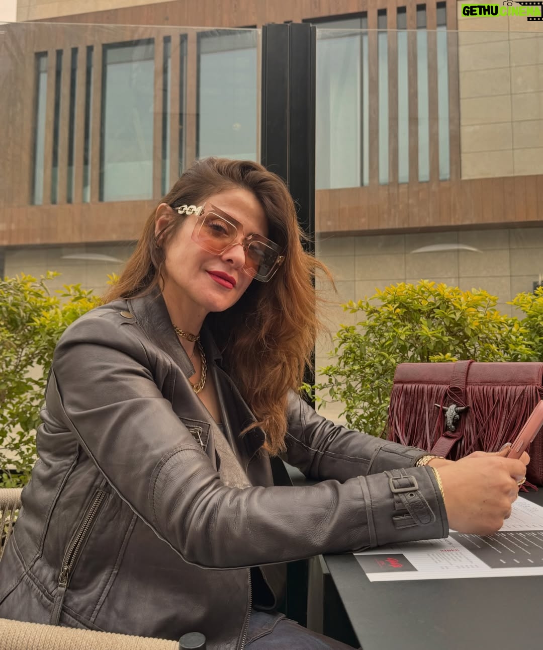 Heidy Karam - 40K Likes - Enjoying my favorite hour #goldenhour 🌤️