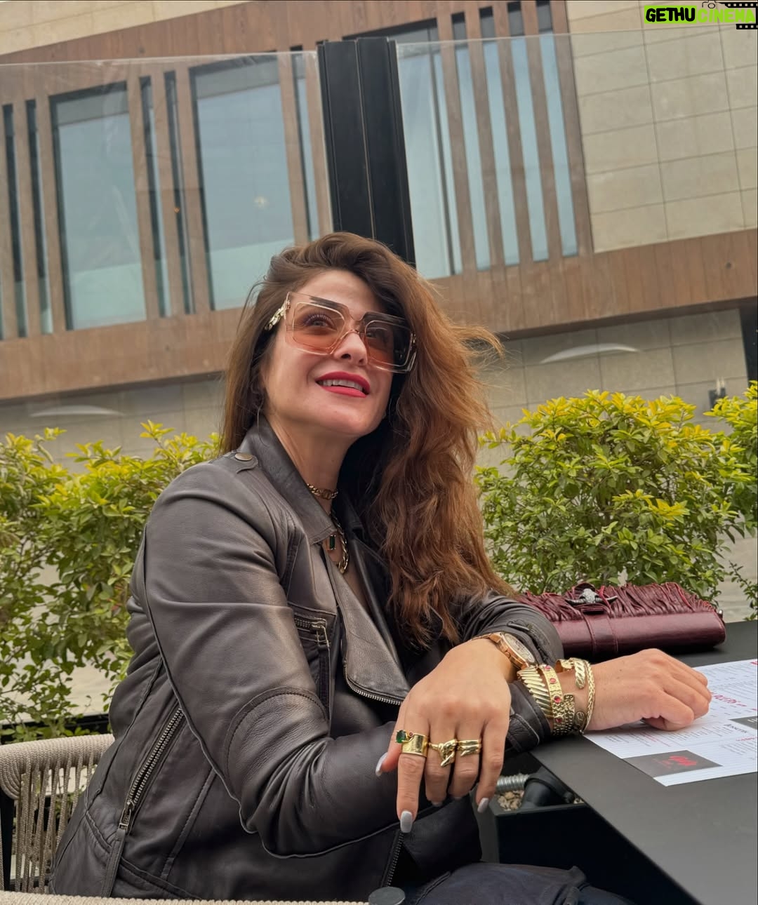 Heidy Karam - 40K Likes - Enjoying my favorite hour #goldenhour 🌤️