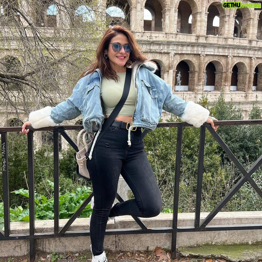 Heidy Karam - 43.9K Likes - الحياه مش دايماً اجازه سعيده . الحياه فيها كتير مطبات تجارب و اختبارات . الحياه رحله مش سهله لكن تستاهل تتعاش . في الاجازه دي بالذات كنا بنمر كعيله بأزمه صحيه مش سهله في يوم هاحكيلكم عليها لسبب وحيد لان ربنا تجلى في حياتنا بمنتهى الروعه بفضل الازمه دي . لكن برغم الازمه الصحيه حاولنا بكل قوتنا اننا نتمسك بالامل و الايمان. مش كل اللي بتشوفوه على السوشيال ميديا بيكون هو الحقيقه . ساعات الابتسامه العريضه و النضاره الحلوه بنخبي و راهم وجع و حزن و دموع . بس برده الحياه جميله بكل ما فيها 😁😁😁 و مغامره رائعه بكل معانيها 😊😊😊💪💪💪