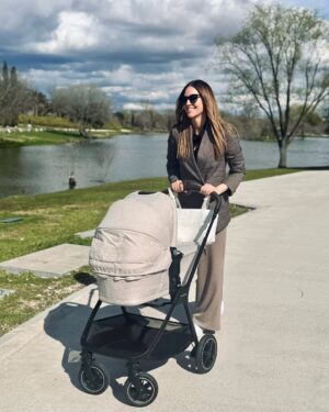 Helen Lindes Instagram - Life lately… disfrutando mucho de estos momentos en familia ❤️ Es increíble lo rápido que pasa el tiempo cuando tienes niños 🥰🥰 #mumlife #familytime #lovemyfamily #eltiempovuela
