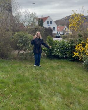 Helle Thorning-Schmidt Instagram - Cheered on by my friends and did win that Egg race!! ❤️❤️ Happy Easter to you all 🐣🐣