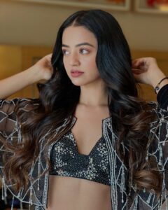 Actress Helly Shah HD Photos and Wallpapers March 2025