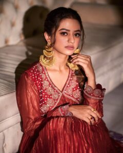 Actress Helly Shah HD Photos and Wallpapers October 2025
