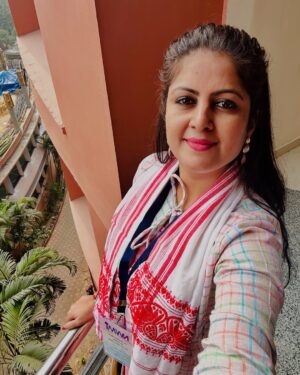 Hemalatha M Instagram - வணக்கம் கவுஹாத்தி ❤️ அஸ்ஸாம் மாநிலம் அன்புடன் வரவேற்றது🌼 கவுஹாத்தியில் நடைபெறும் தேசிய அளவிலான NWMI ( Network of Women in Media) கருத்தரங்கில் 3 நாட்கள் பங்கேற்கிறேன்.

பிரம்மபுத்திரா நதிக்கரையில் உள்ள இந்த இடம் அத்தனை அருமையாக இருக்கிறது.

#HemaRakesh #NationalConference #nwmi #assam
