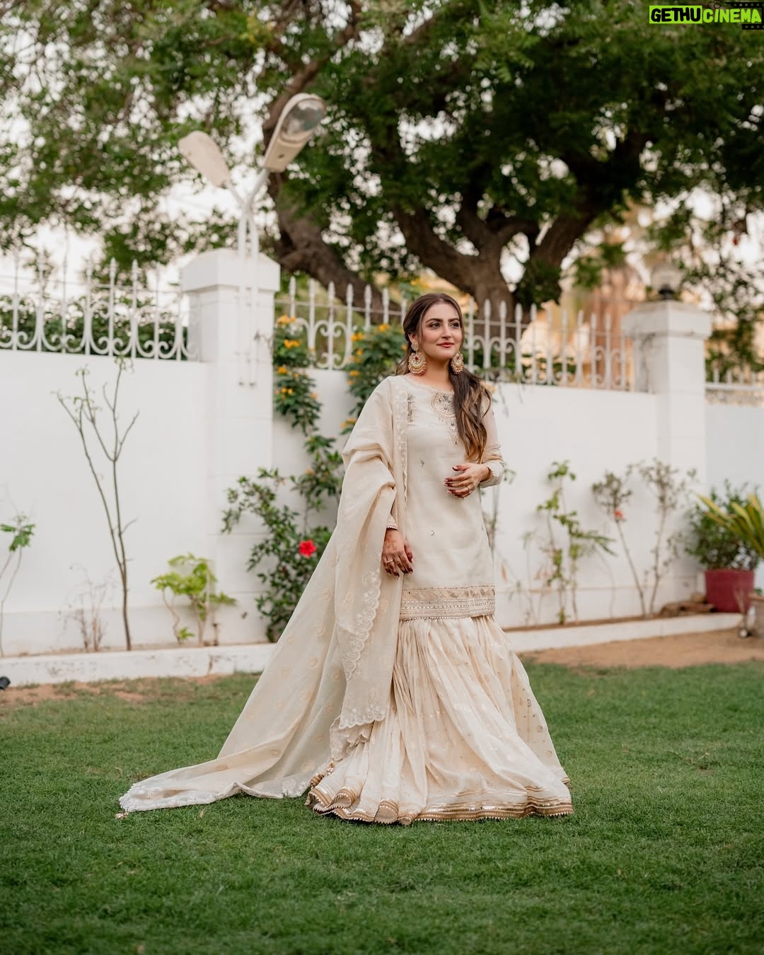 Hiba Bukhari - 266.2K Likes - Eid Mubarak 🌸
Meethi Eid buhat sari pyari duao aur muhabbat ke sath 💕
With my man @imarezahmed ❤️
Wearing @mohsin.naveed.ranjha ✨
Jewellery @kohar_jewel
Styled by @stylebykiranraza
📸 @farazmirzafilms
Hair by @mynahstylist_