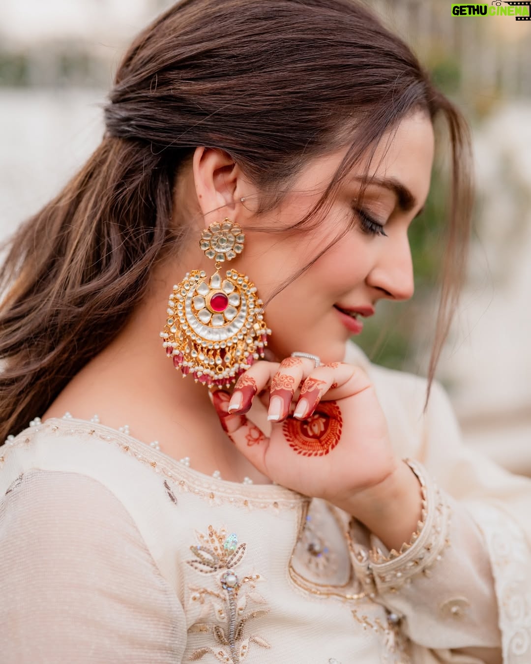 Hiba Bukhari - 266.2K Likes - Eid Mubarak 🌸
Meethi Eid buhat sari pyari duao aur muhabbat ke sath 💕
With my man @imarezahmed ❤️
Wearing @mohsin.naveed.ranjha ✨
Jewellery @kohar_jewel
Styled by @stylebykiranraza
📸 @farazmirzafilms
Hair by @mynahstylist_