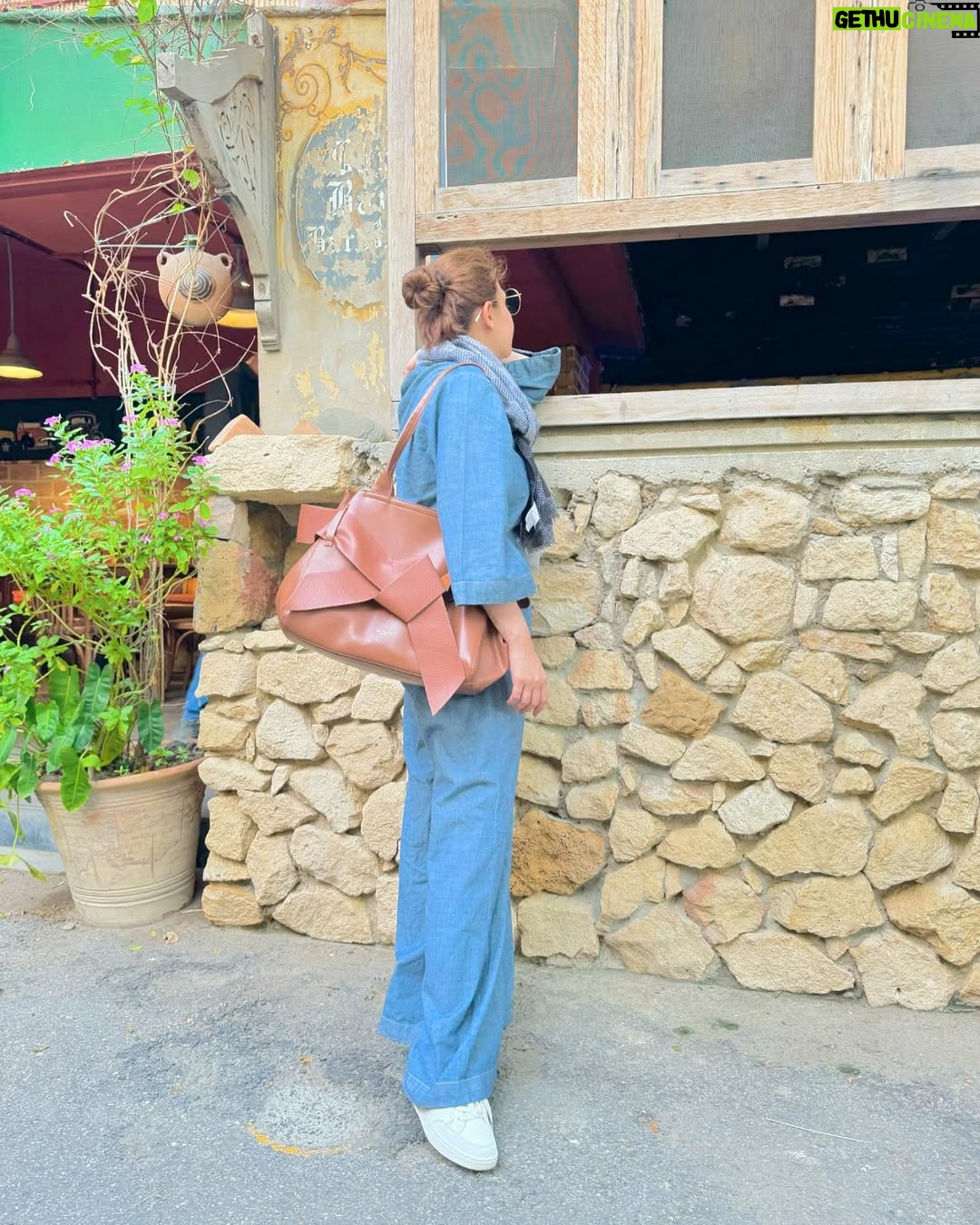 Hina Altaf - 41.1K Likes - Just minding my business 👟