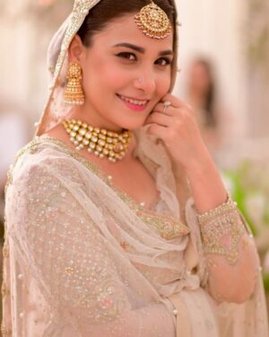 Hina Altaf Instagram - Zaira got married ! @harpalgeotv 
Wardrobe @farahtalibaziz 
Jewellery @kohar_jewel 
Hair and makeup @sanabutt54 
Photographer @abdulmohseearts