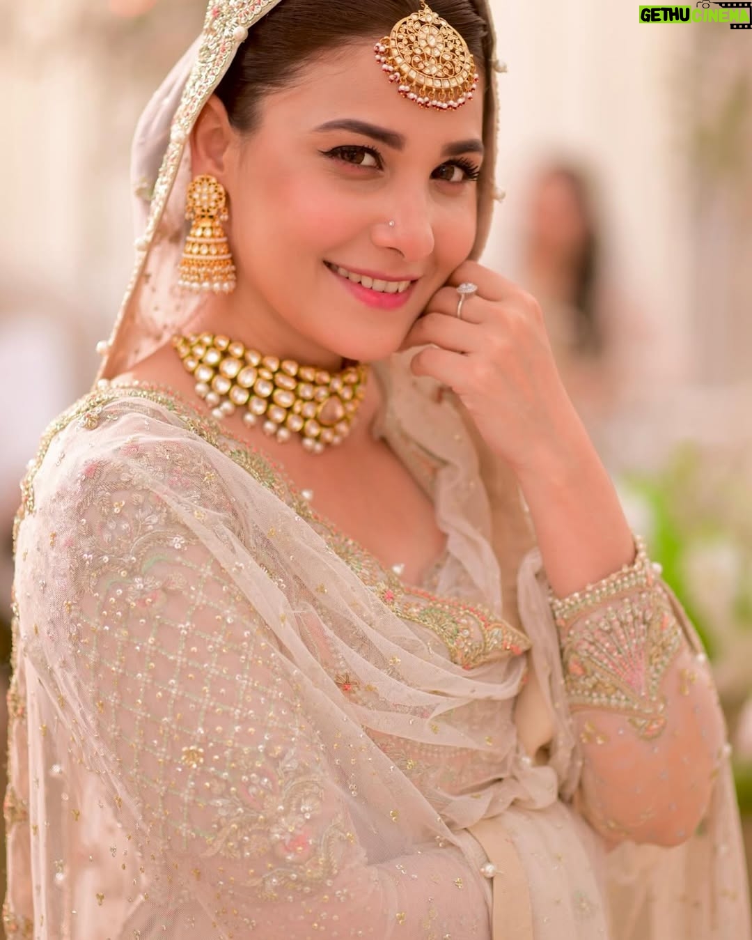 Hina Altaf - 45.5K Likes - Zaira got married ! @harpalgeotv
Wardrobe @farahtalibaziz
Jewellery @kohar_jewel
Hair and makeup @sanabutt54
Photographer @abdulmohseearts