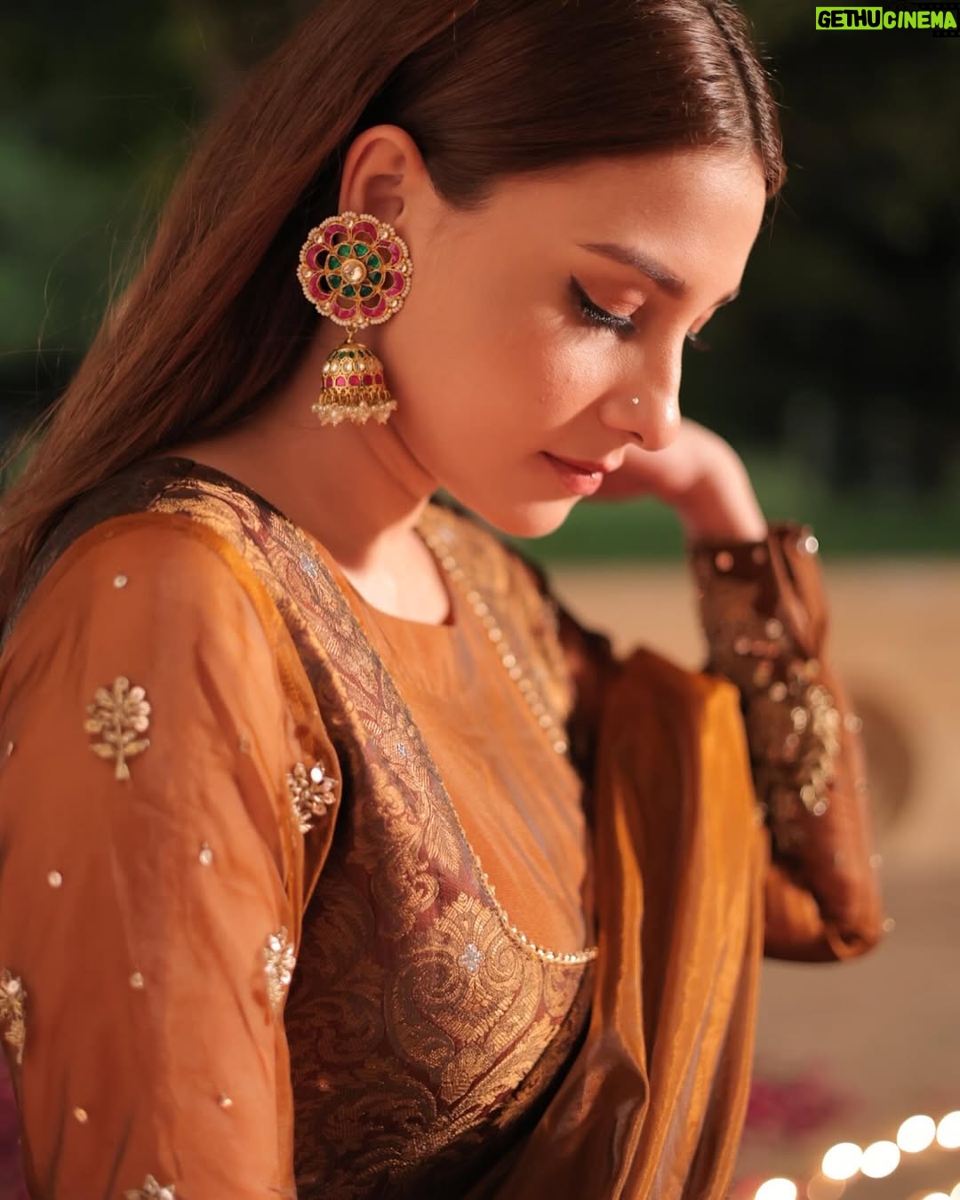Hina Altaf - 32.5K Likes - See you Tomorrow at 9pm only on @harpalgeotv
Wardrobe @amnaismail.official
Jewellery @kohar_jewel
Hair and makeup @sanabutt54