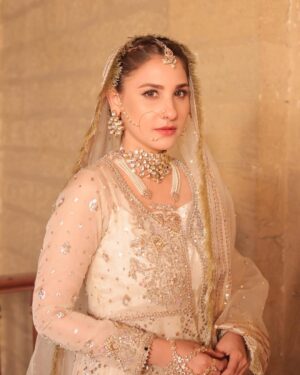 Hina Altaf Instagram - @tabassumharoon.official @framesstudio hair and makeup @sanabutt54 @kohar_jewel