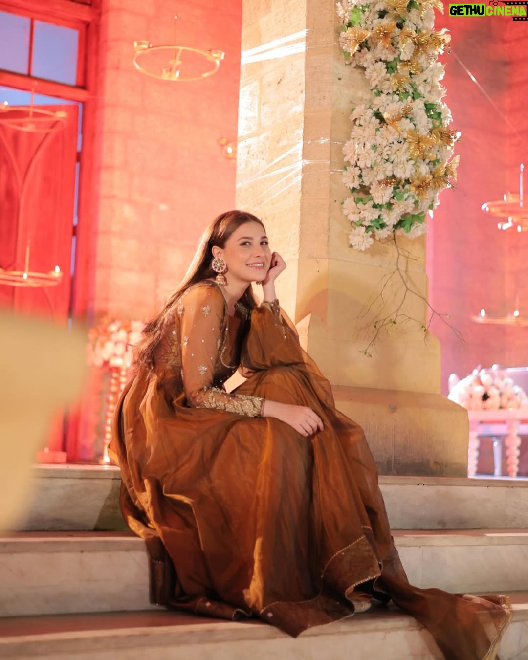 Hina Altaf - 32.5K Likes - See you Tomorrow at 9pm only on @harpalgeotv
Wardrobe @amnaismail.official
Jewellery @kohar_jewel
Hair and makeup @sanabutt54