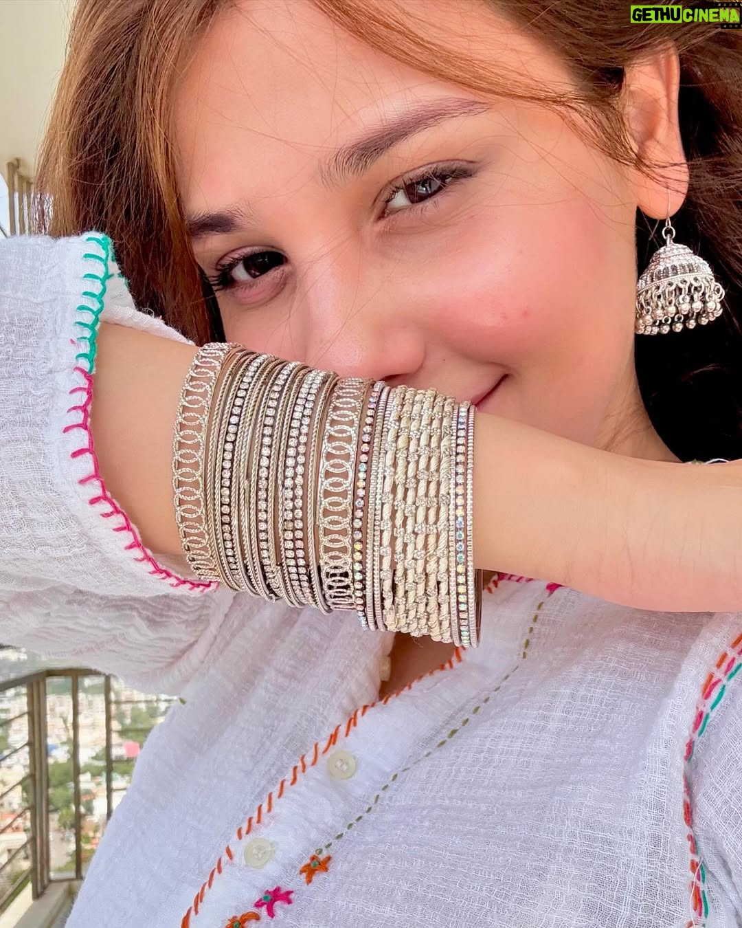Hina Altaf - 79.3K Likes - When you’re your own photographer 😂 struggle is REAL ! Eid Mubarak everyone 🤍 I’m loving my hair though 😂🤣 KTHANKSBYE