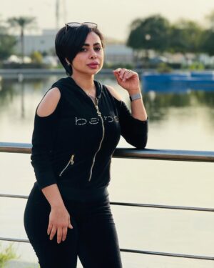 Hind Al Balushi Instagram - التسامح من أجمل الصفات التي من العظيم أن يتحلى بها المرء.. فإن دلّت ! دلّلت على  طهارة القلب ونقاوة الروح وتصالح تام مع الذات .. وهي صفة لا يملكها اي شخص .. فالشخص المتسامح له شأن عظيم وصاحب فضل عظيم  وفائز بمحبة خالقه .. فلا تحزن انك صفحت وعفوت وغفرت .. فهي  صفات القدير وليس بالسهل التحلي بها ..
#مساء_الخير #هند_البلوشي #الكويت🇰🇼