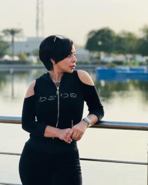 Hind Al Balushi Instagram - التسامح من أجمل الصفات التي من العظيم أن يتحلى بها المرء.. فإن دلّت ! دلّلت على  طهارة القلب ونقاوة الروح وتصالح تام مع الذات .. وهي صفة لا يملكها اي شخص .. فالشخص المتسامح له شأن عظيم وصاحب فضل عظيم  وفائز بمحبة خالقه .. فلا تحزن انك صفحت وعفوت وغفرت .. فهي  صفات القدير وليس بالسهل التحلي بها ..
#مساء_الخير #هند_البلوشي #الكويت🇰🇼