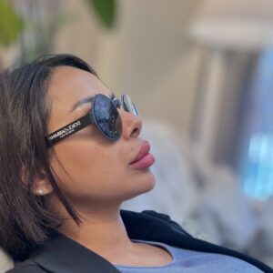 Hind Al Balushi Instagram - قبول النهايات مهما كانت .. هي قمة مراحل القوة والنضج التي بدورها تجعلك قادرًا على تهيئة المناخ المناسب لاستقبال البدايات التي تنتظرنا في اقدارنا .
#صباح_الخير #هند_البلوشي #همساتي