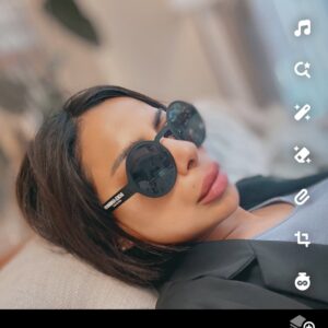 Hind Al Balushi Instagram - قبول النهايات مهما كانت .. هي قمة مراحل القوة والنضج التي بدورها تجعلك قادرًا على تهيئة المناخ المناسب لاستقبال البدايات التي تنتظرنا في اقدارنا .
#صباح_الخير #هند_البلوشي #همساتي