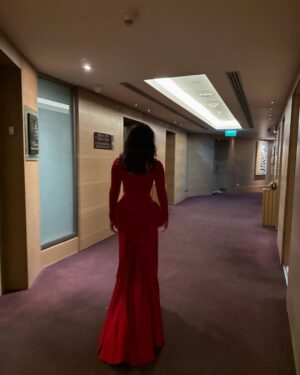 Hind Nizar Instagram - عيدسعيد❤️
.
jewelry @swissgalleryofficial 
dress @fa.fatima.alhashimi 
makeup @ieebo_m.u.a 
Stylist @elimchantaf