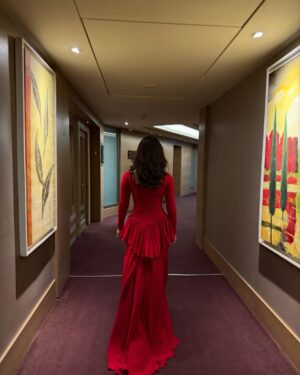 Hind Nizar Instagram - عيدسعيد❤️
.
jewelry @swissgalleryofficial 
dress @fa.fatima.alhashimi 
makeup @ieebo_m.u.a 
Stylist @elimchantaf